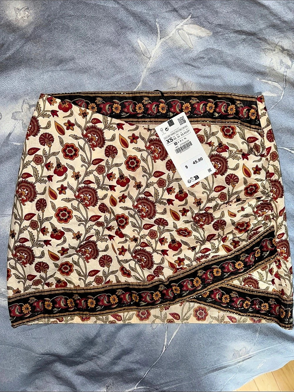 Zara Beaded Floral Tulip Mini Skirt in Cream & Red XS / S NWT